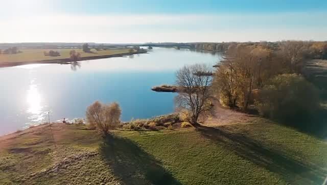 Zwischen den Jahren ist Zeit für Gedanken, Pläne und leise Vorfreude.
Hier an der Elbe passiert gerade viel, noch unsichtbar für manche, aber spürbar für uns.2026 rückt näher.
Ein neuer Ort am Nedwighafen entsteht.
Mit Ideen, Händen, Zeit und Geduld.
Wir freuen uns auf alles, was wachsen darf.
Auf Begegnungen.
Auf Momente am Wasser.
Auf ein elbwärts.455, das Schritt für Schritt Form annimmt.Für jetzt wünschen wir euch
ruhige Weihnachtstage,
Zeit zum Innehalten
und ein gesundes,
glückliches neues Jahr.✨