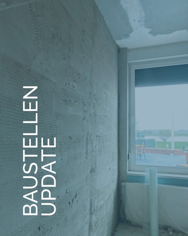 Was passiert eigentlich gerade am elbwärts.455?🔨Ein kurzer Blick hinter die Kulissen:
Im Gebäude geht es im Innenausbau sichtbar voran.
Räume werden neu gedacht, Wände verschwinden und erste Strukturen
entstehen.Leitungen, Technik und Infrastruktur werden Schritt für Schritt erneuert.
Auch die ersten sichtbaren Fortschritte sind da:
neuer Innenputz, vorbereitete WC-Bereiche und die Grundlagen für Beleuchtung, Türen und Duschen.So entsteht nach und nach das zukünftige elbwärts.GENUSS.Auch draußen wird es konkret:
🚐Der Stellplatz elbwärts.ELBEBLICK wird aktuell vorbereitet und teilweise neu gestaltet.Ein Teil der Fläche ist momentan gesperrt, der hintere Bereich steht euch aber weiterhin zur Verfügung.Und auch am Wasser tut sich bereits etwas…Mehr dazu bald 🤩👉Übrigens: Unsere Terrasse ist schon geöffnet, jeden Fr – So • 12 bis 20 Uhr 🍹🥪(wetterabhängig). Kommt vorbei, schaut euch alles live an und genießt den Blick auf die Elbe.Wir freuen uns auf Euch.
Euer Team von elbwärts.455 ⚓