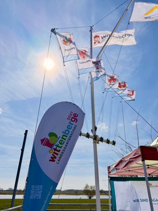 Die ersten Momente am elbwärts.455 ✨Was als Soft Opening begonnen hat, wurde sofort zu etwas Besonderem:
Menschen kommen zusammen, Gespräche entstehen, es wird gelacht 🤍Das Osterfeuer hat genau das spürbar gemacht – Wärme, Leben und eine erste Ahnung davon, was dieser Ort einmal sein kann 🔥Noch ist vieles im Aufbau.
Noch ist nicht alles fertig 🚧Und trotzdem fühlt es sich jetzt schon richtig an.Diese ersten Tage haben gezeigt, worum es hier geht:
Zeit miteinander. Ankommen. Und Momente, die bleiben ✨Danke an alle, die da waren und diesen Start mit uns geteilt haben 🤍Während hier vorne schon Erinnerungen entstehen, wird im Hintergrund weitergebaut, geplant und gestaltet 🛠️
Das nächste Baustellenupdate gibts im nächsten Beitrag, seid gespannt.Euer Team von elbwärts.455 ⚓️