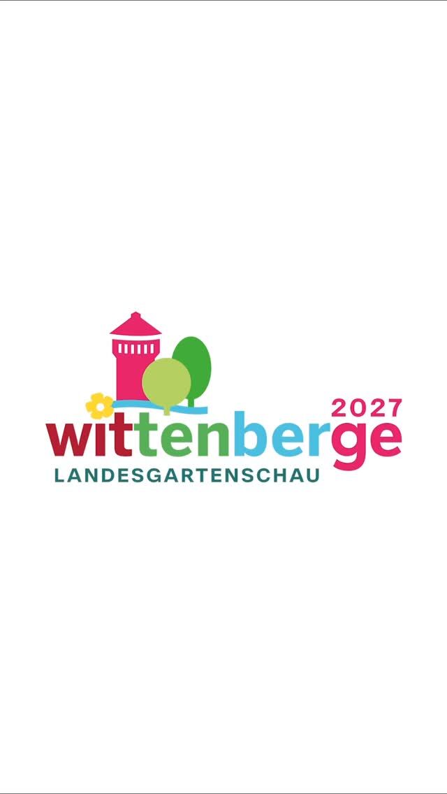 2027 klingt nach Zukunft.
Und fühlt sich doch schon jetzt erstaunlich nah an.
Mit der 🌷🌼Landesgartenschau Wittenberge 2027 🌸🌺 kommt Bewegung in die Stadt.
Die ersten Tickets sind verkauft.
Die Vorfreude wächst, leise, aber spürbar.
Wittenberge richtet den Blick neu aus.
Zu Orten, die immer Teil der Stadt waren
und jetzt wieder in den Mittelpunkt rücken.
Auch am Nedwighafen passiert genau das.
Hier wächst elbwaerts.455.
Schritt für Schritt.
Nicht als fertige Idee,
sondern wachsend, gemeinsam, Schritt für Schritt.
2027 liegt vor uns.
Der Weg dorthin ist das, was zählt.
Und wir freuen uns, ihn zu gehen.
Mehr zur 🌷🌼 Landesgartenschau 2027 🌸🌺und Tickets findest du unter: www.laga-wittenberge.de